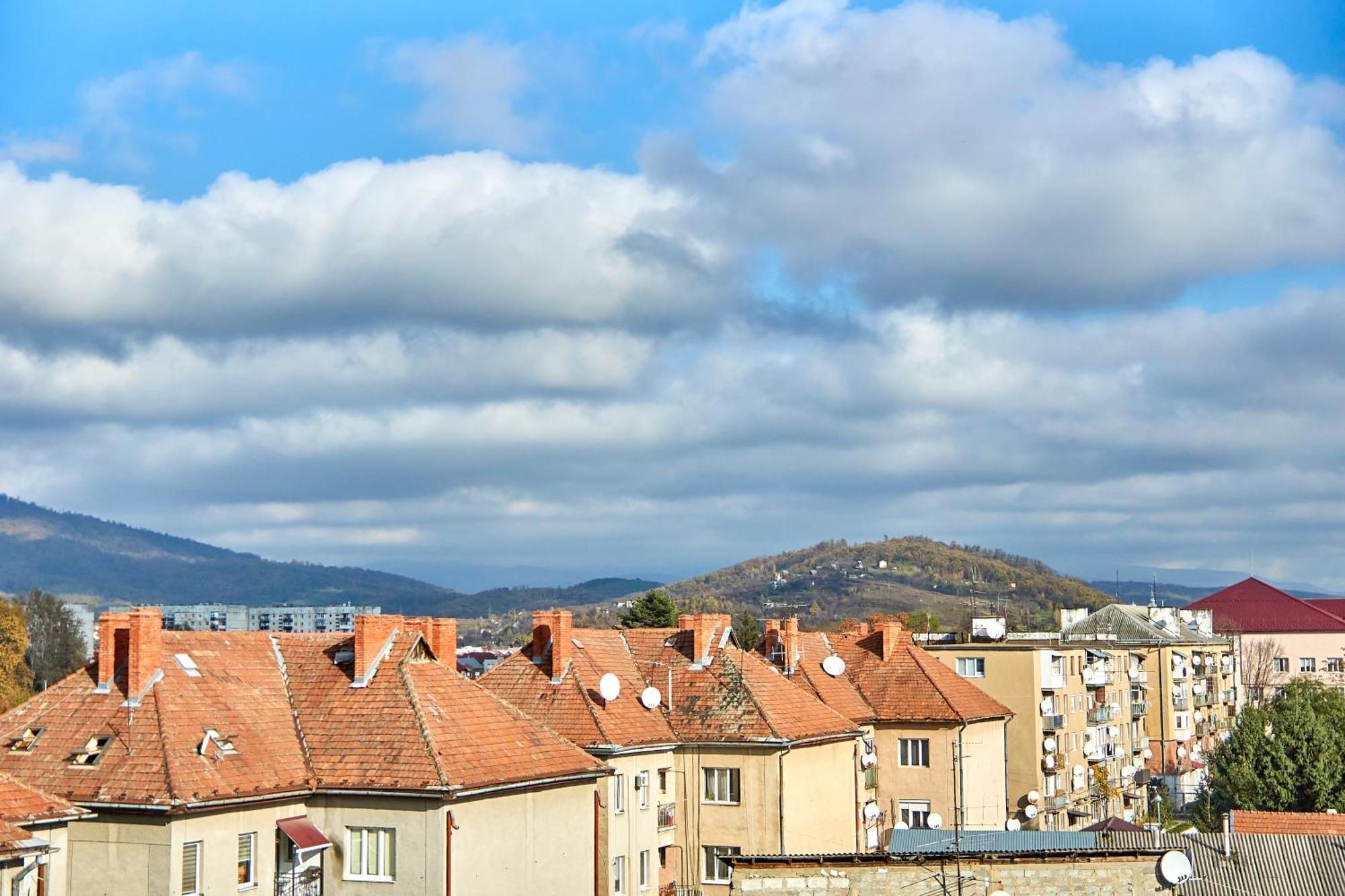 Amazing View Lux With Balcony Apartment Mukacheve Bagian luar foto